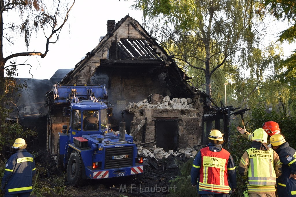 Grossfeuer Einfamilienhaus Siegburg Muehlengrabenstr P0973.JPG - Miklos Laubert